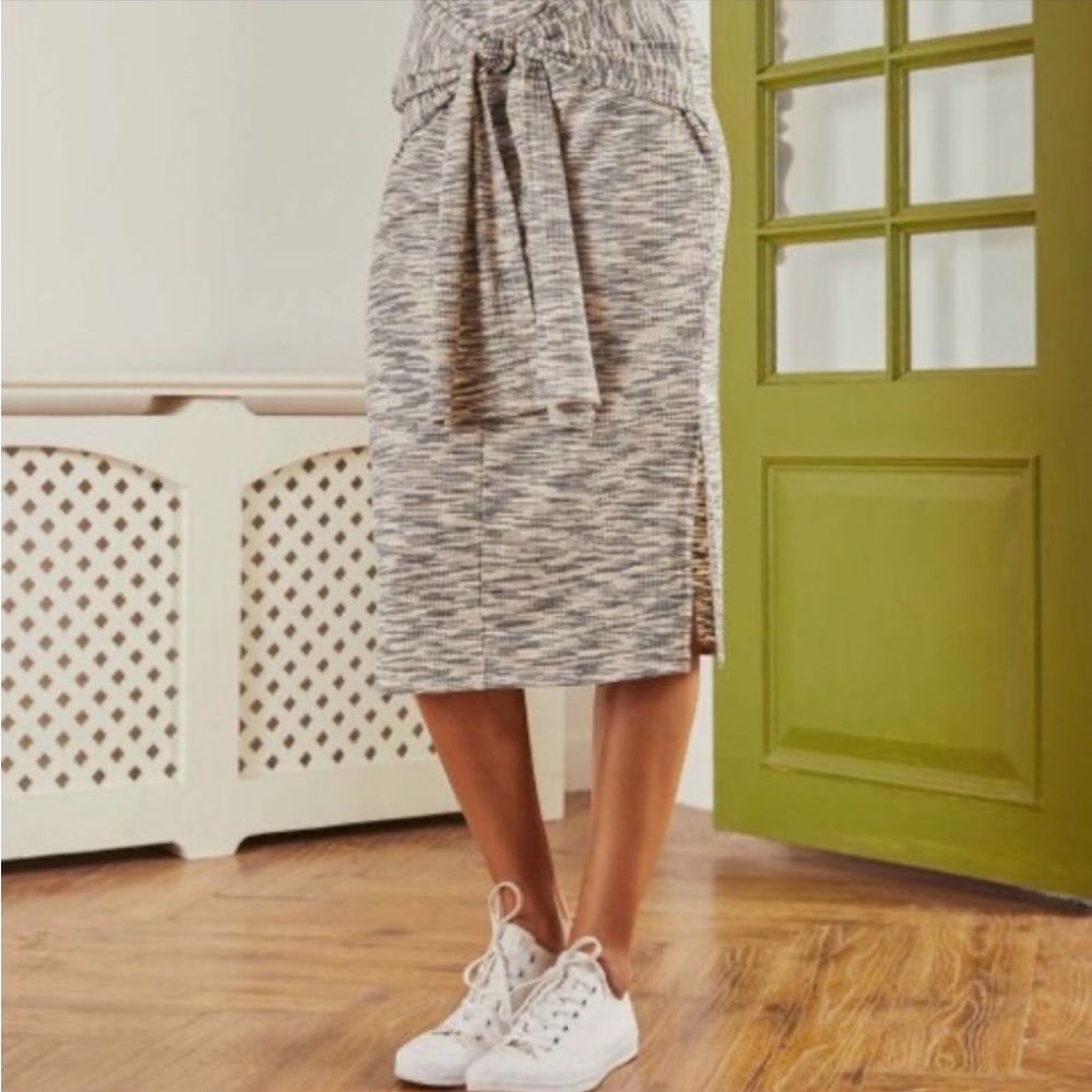 Soul Sunrise Minimalist Gray Space Dye Pencil Skirt •1X-3X